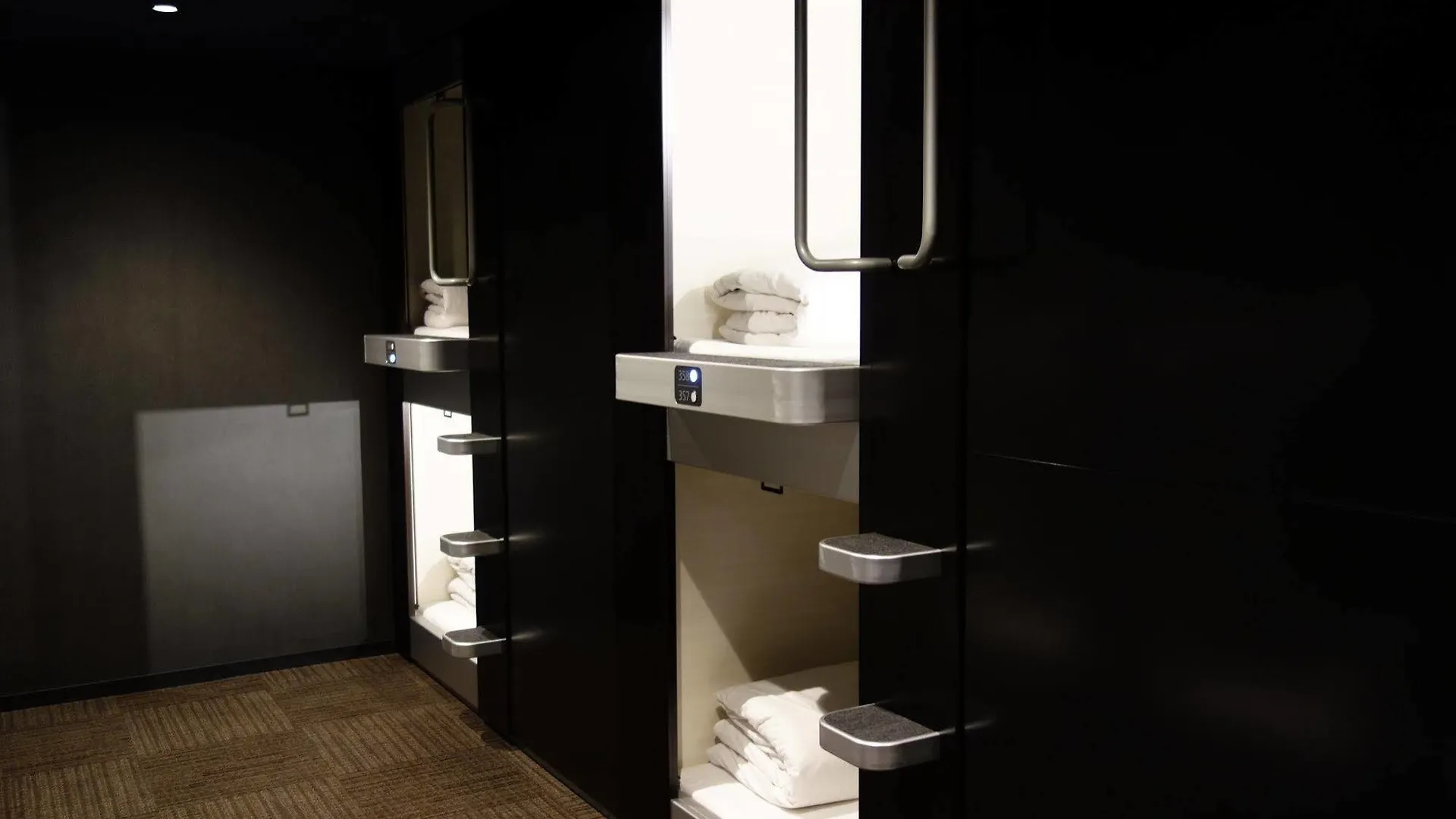 ** Capsule hotel Nihonbashi Muromachi Bay Hotel Tokyo Japan